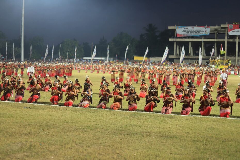 Tampak muda-mudi Malaka memeragakan tarian likurai